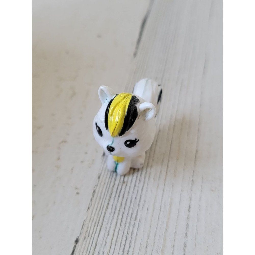 Mini white skunk cat doll pet accessory toy‎ figure